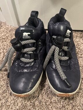 Sorel Women's Out 'N About Puffy Lace waterproof boots 9